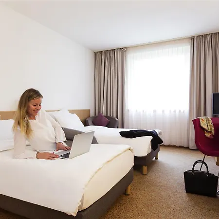 Novotel West Hotel 4*