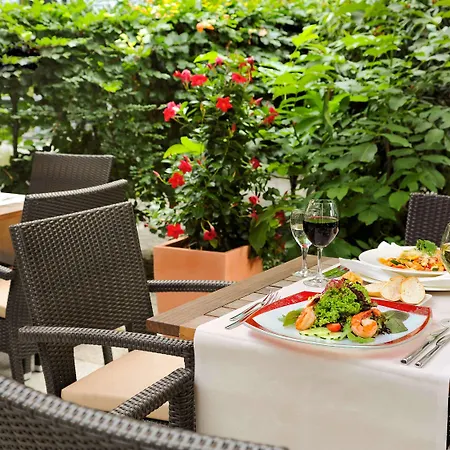 Novotel West 4*