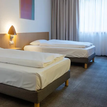 Novotel West Hotel 4*