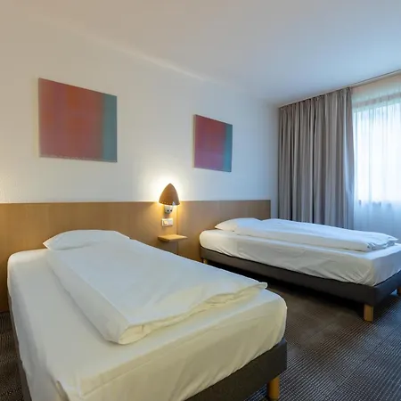 Novotel West Отель 4*