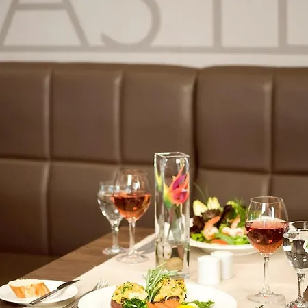 Отель Novotel West 4*