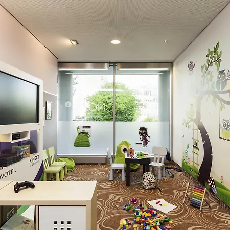 מלון Novotel West